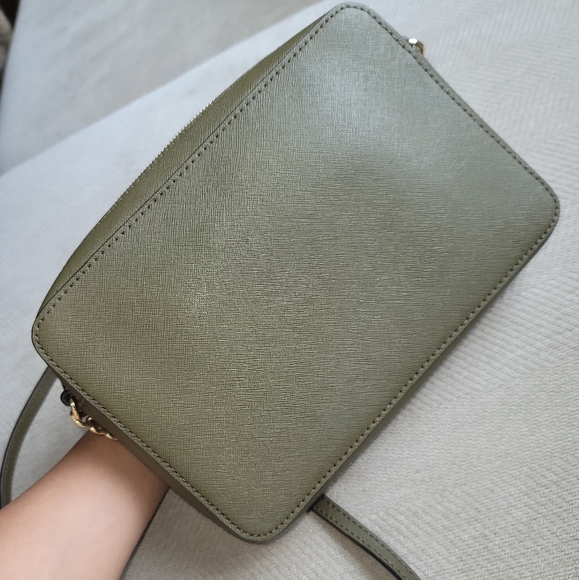 Michael Kors Jet Set in Olive - Picture 2 of 9